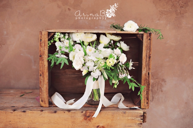 arina-borodina-arinab-photography-italian-wedding-tuscany-inspired-wedding-san-diego-wedding-photography-white-flowers-cheese-board-Europa-village-2